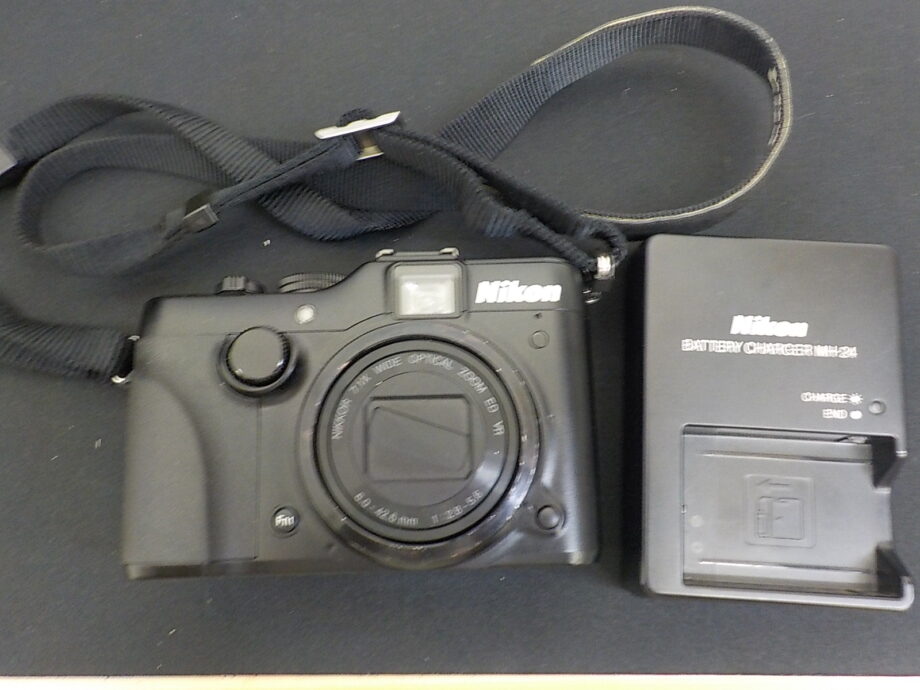 NIKON COOLPIX P7100