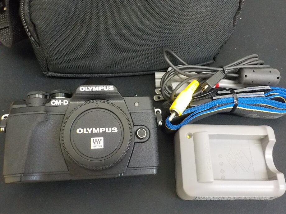 OLYMPUS デジタルカメラ OM-D E-M10 Mark III