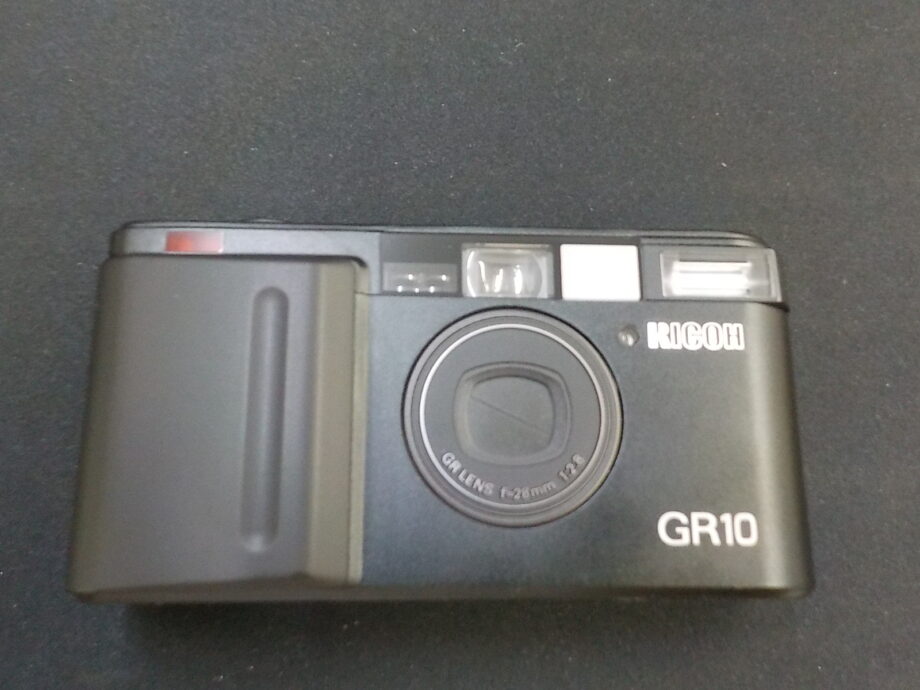 RICOH GR10