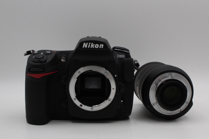 Nikon D300 AF-S NIKKOR 18-200mm F3.5-5.6 G ED DX 3