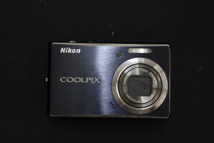NIKON S610